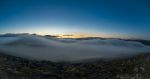 Dette var mitt siste bilde på denne turen da jeg like etterpå ikke hadde sikt for å fotografere. Klikk for større bilde. Panorama foto av tåke på Magerøya